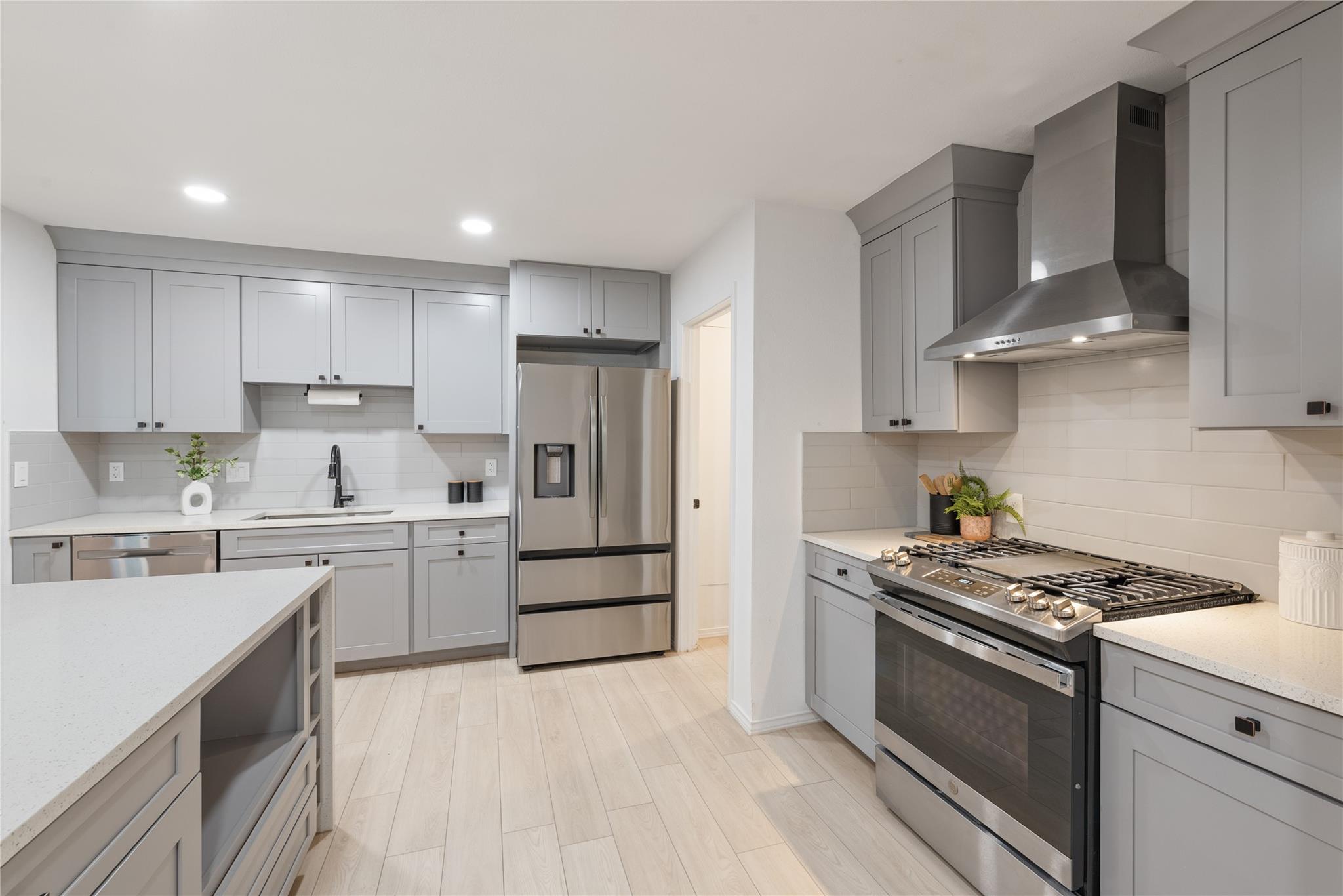 6809 Lunar Dr, Austin, TX 78745