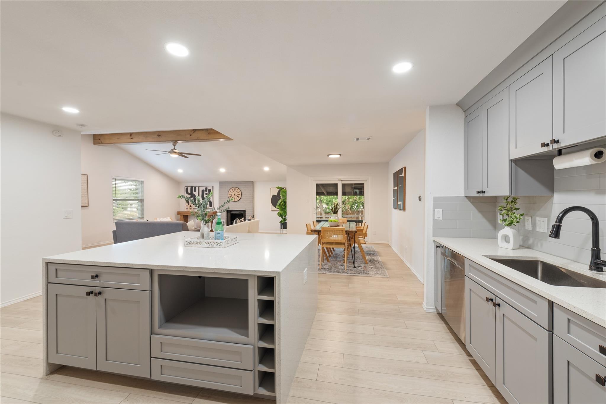 6809 Lunar Dr, Austin, TX 78745