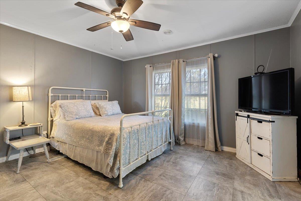 145 Angelia Dr, Cedar Creek, TX 78612