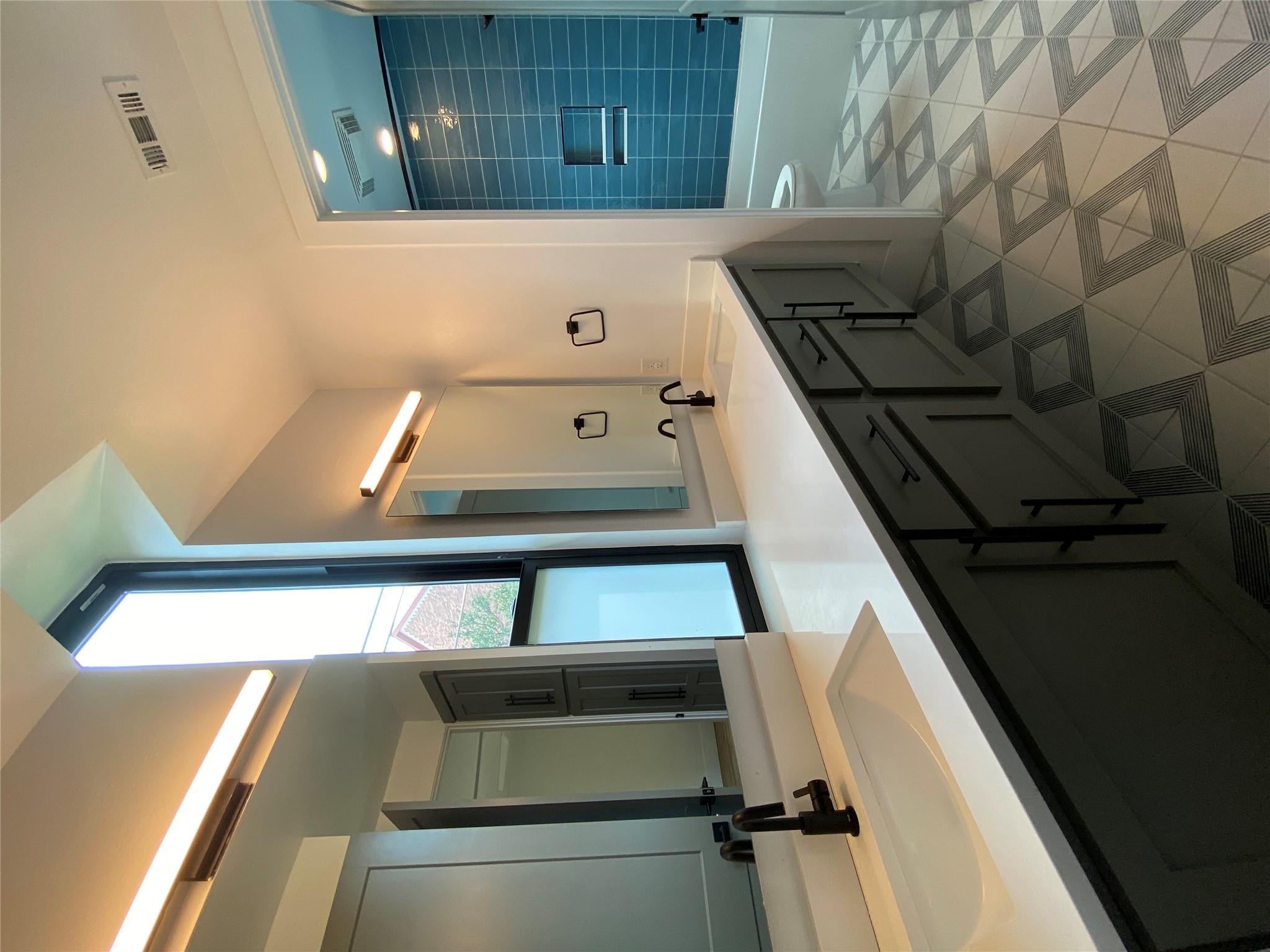 925 30th St # B, Austin, TX 78705