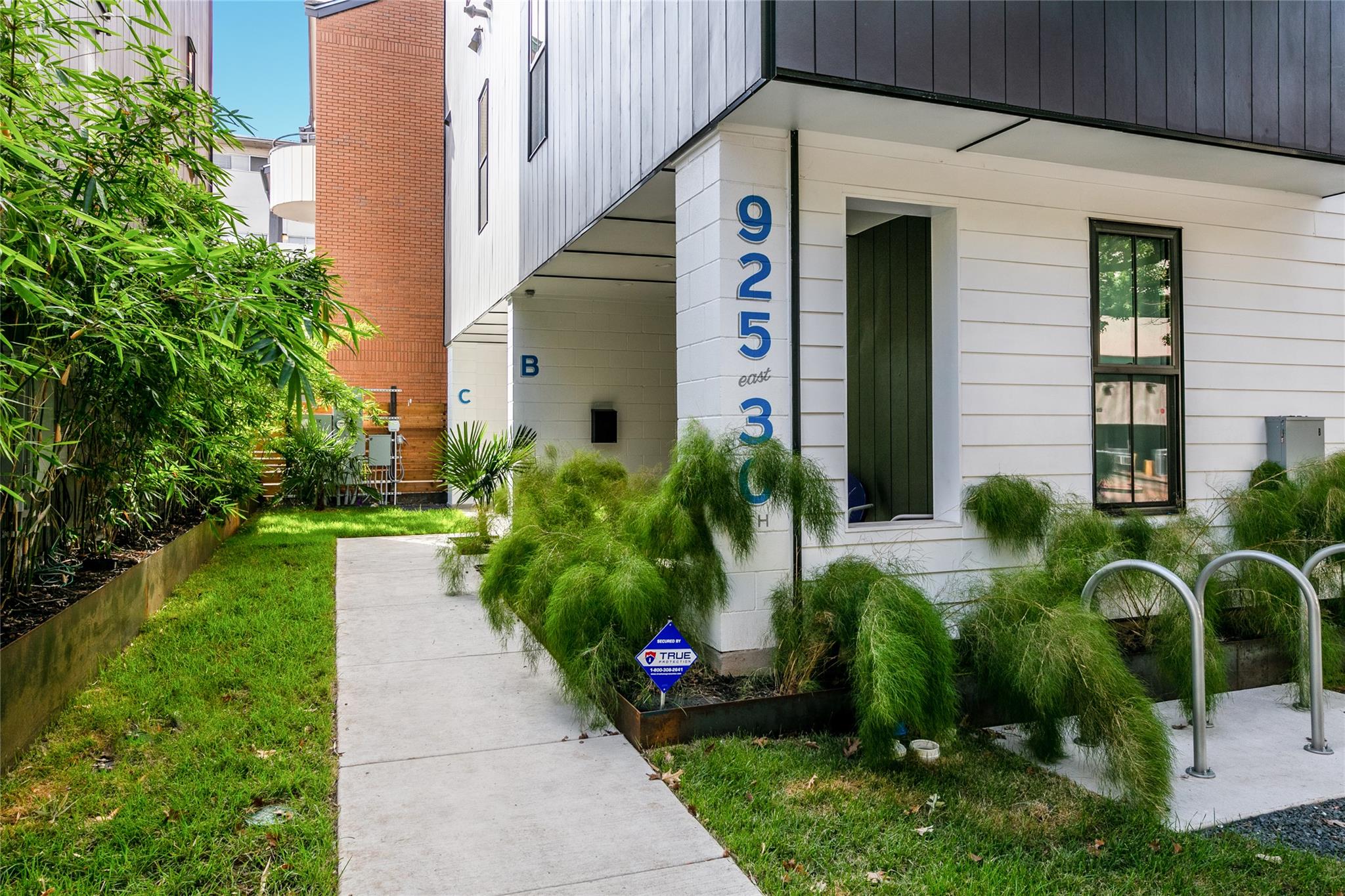 925 30th St # B, Austin, TX 78705