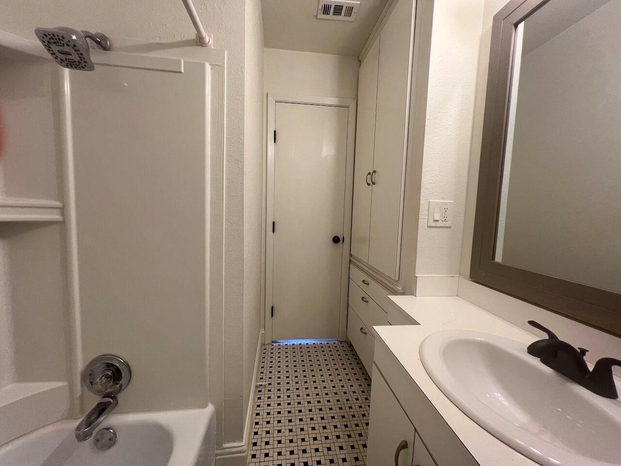 928 E 56th St, Austin, TX 78751