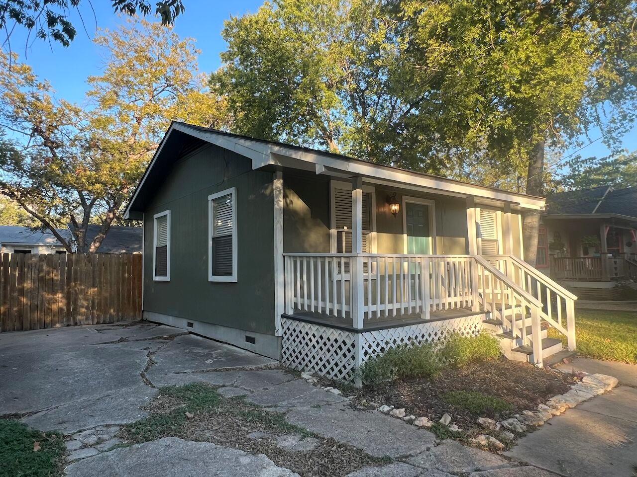 928 E 56th St, Austin, TX 78751