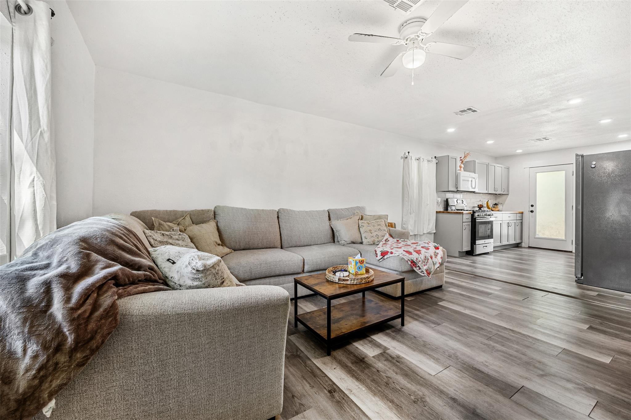 2113 Saunders St, Gatesville, TX 76528