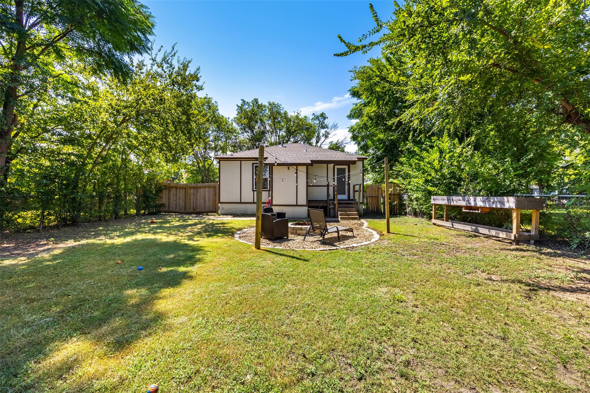 2113 Saunders St, Gatesville, TX 76528
