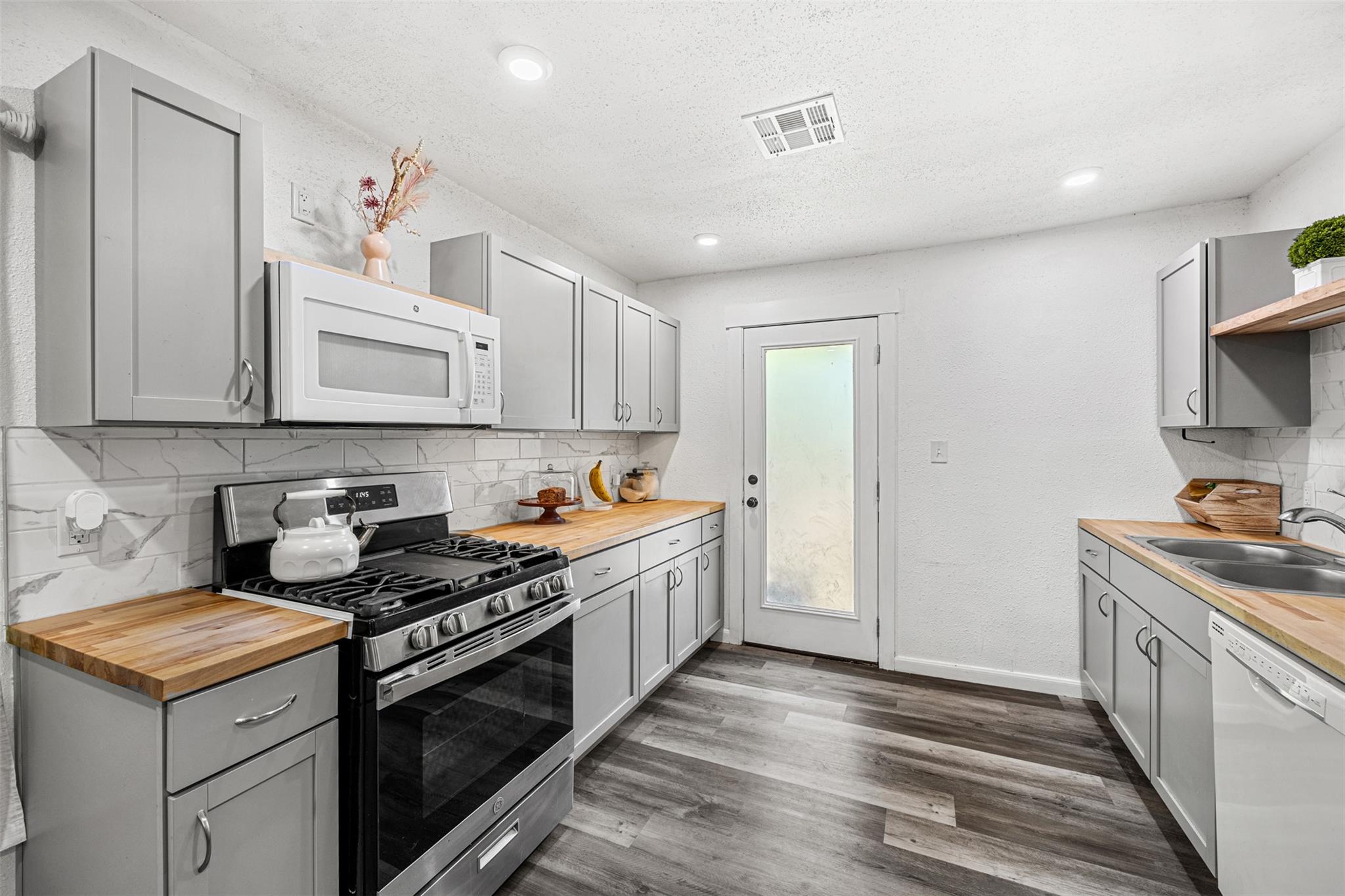 2113 Saunders St, Gatesville, TX 76528