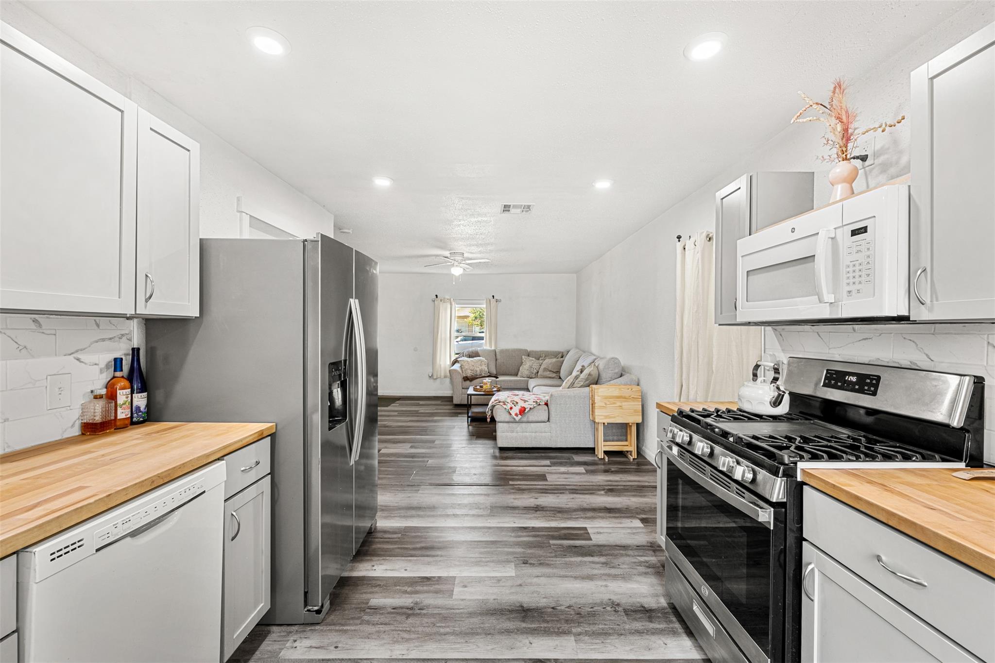 2113 Saunders St, Gatesville, TX 76528