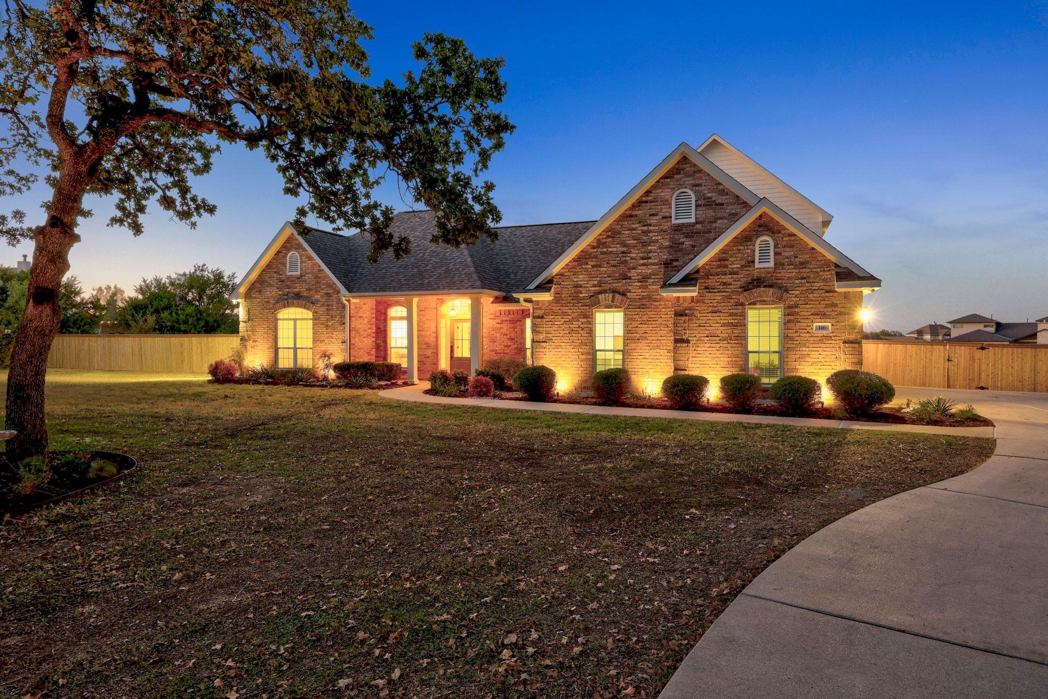 116 Oak Plaza Dr, Georgetown, TX 78628