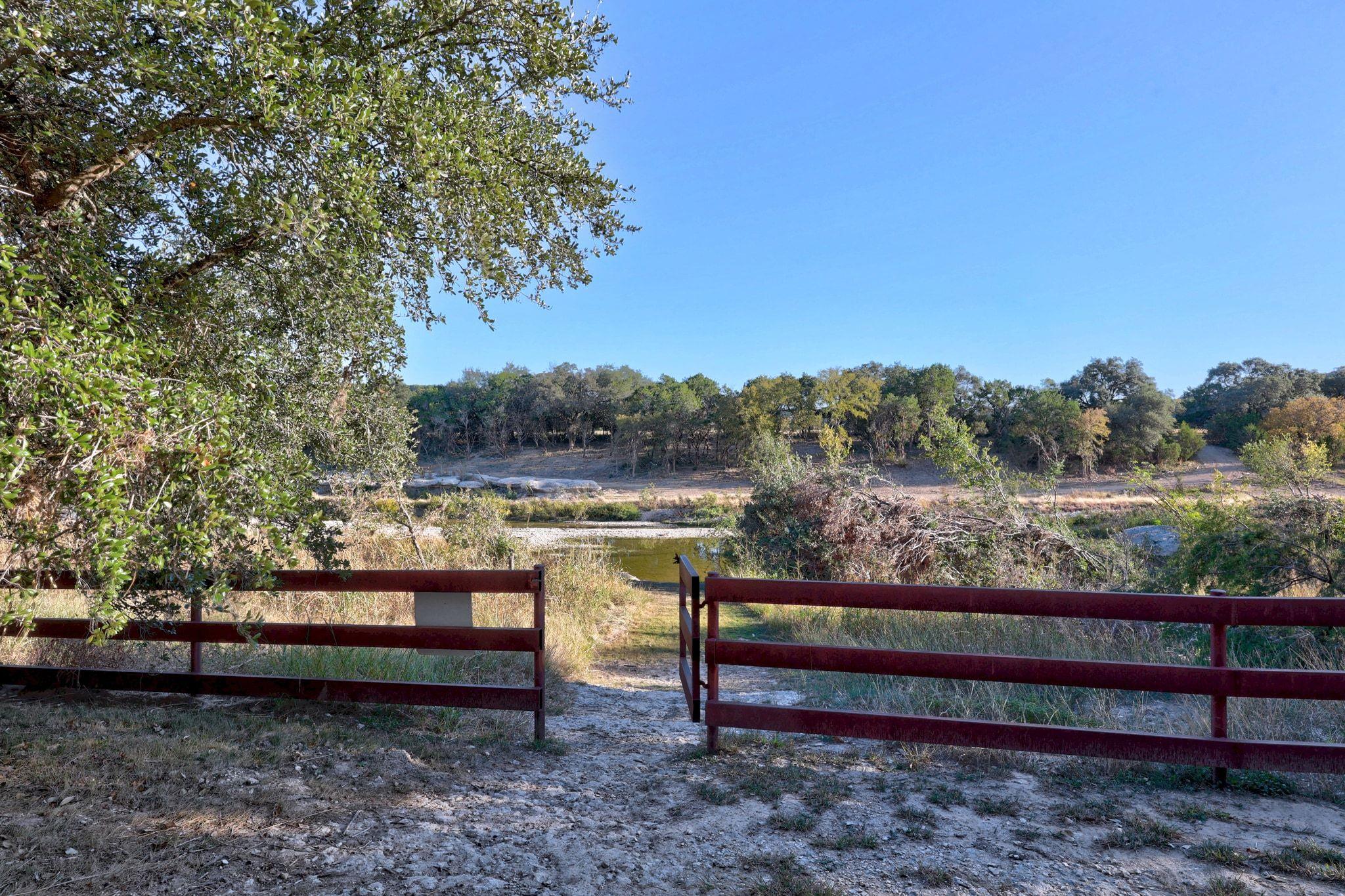 116 Oak Plaza Dr, Georgetown, TX 78628