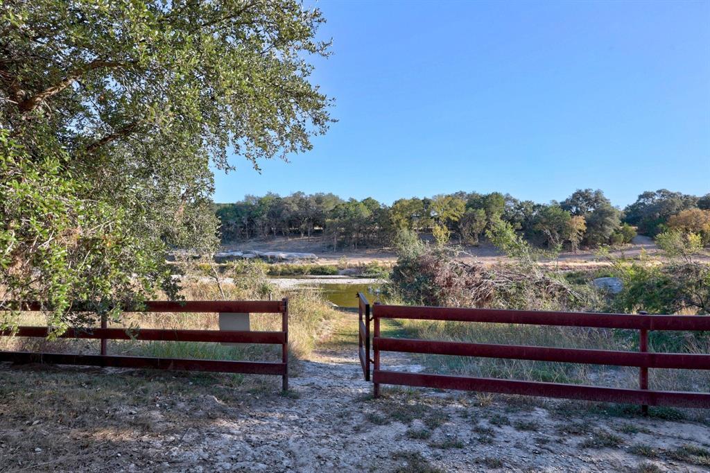 116 Oak Plaza Dr, Georgetown, TX 78628