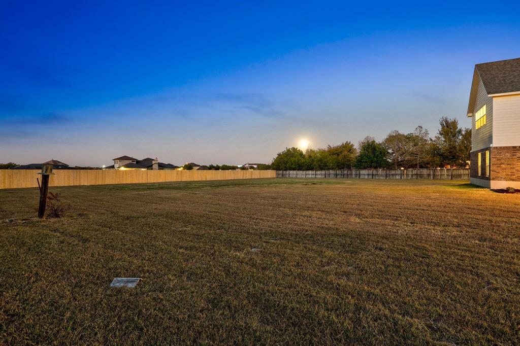 116 Oak Plaza Dr, Georgetown, TX 78628