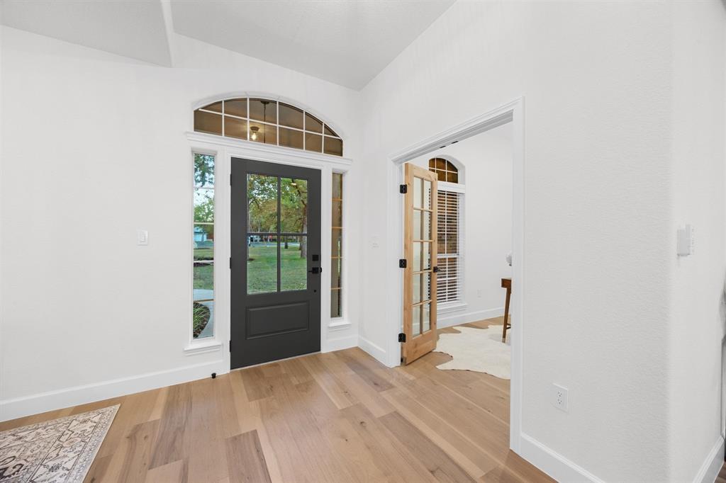 116 Oak Plaza Dr, Georgetown, TX 78628