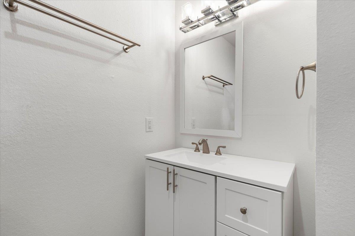 376 Alta Vista Dr, Bastrop, TX 78602