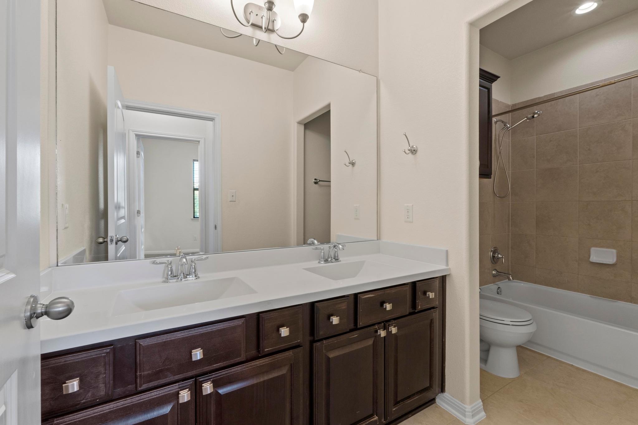 2520 Milan Meadows Dr, Leander, TX 78641