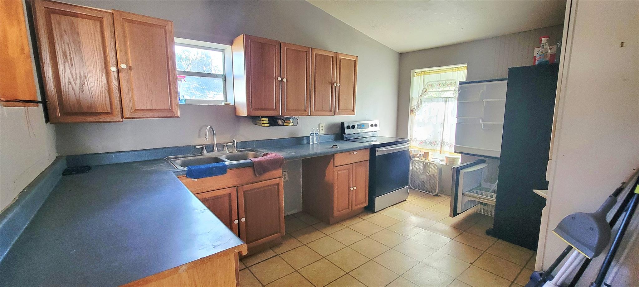 628 Green Valley Dr, Bastrop, TX 78602