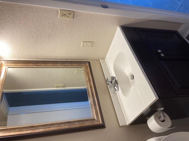 830 Ross Cir, Lockhart, TX 78644