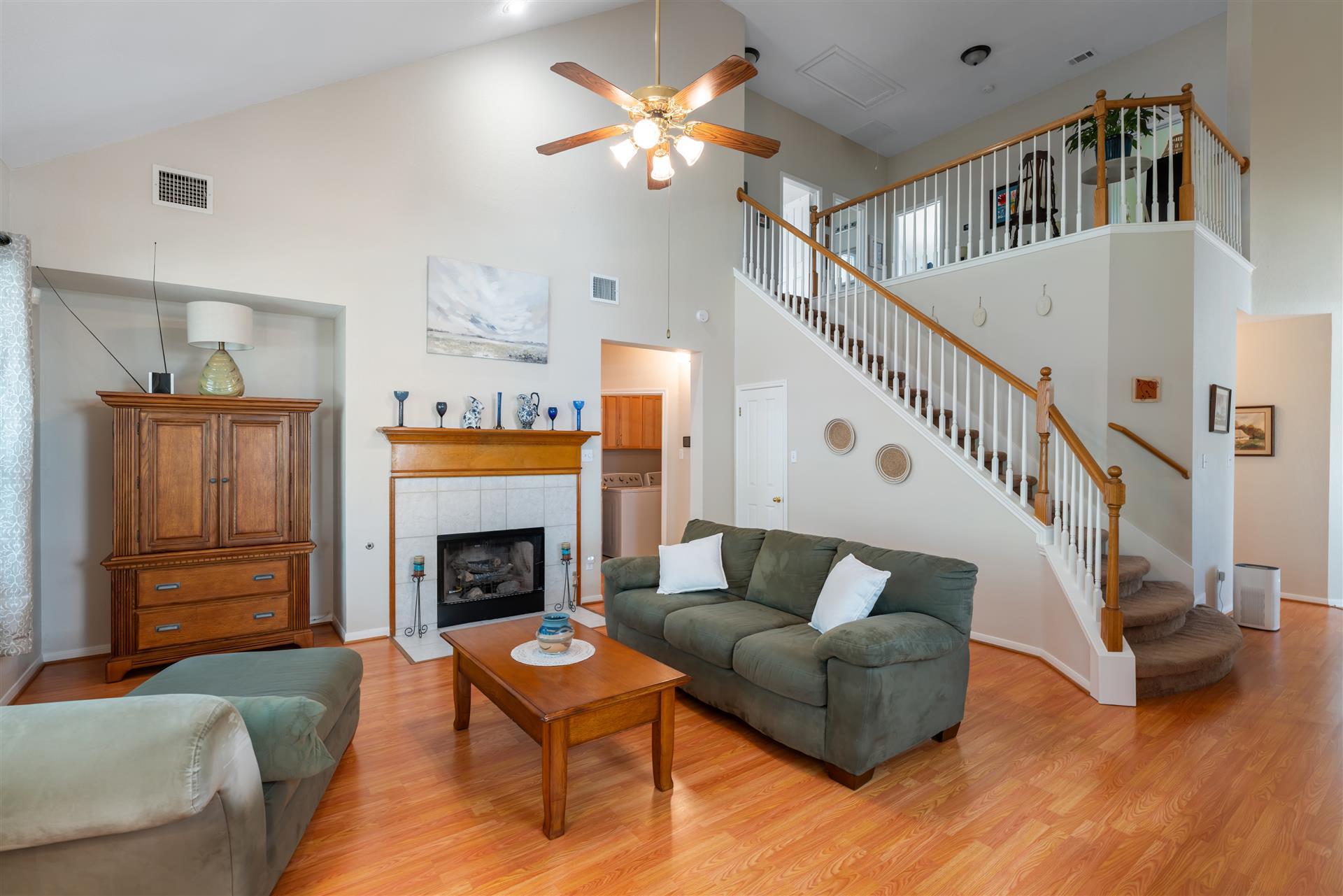 103 E Oxford Dr, Pflugerville, TX 78660