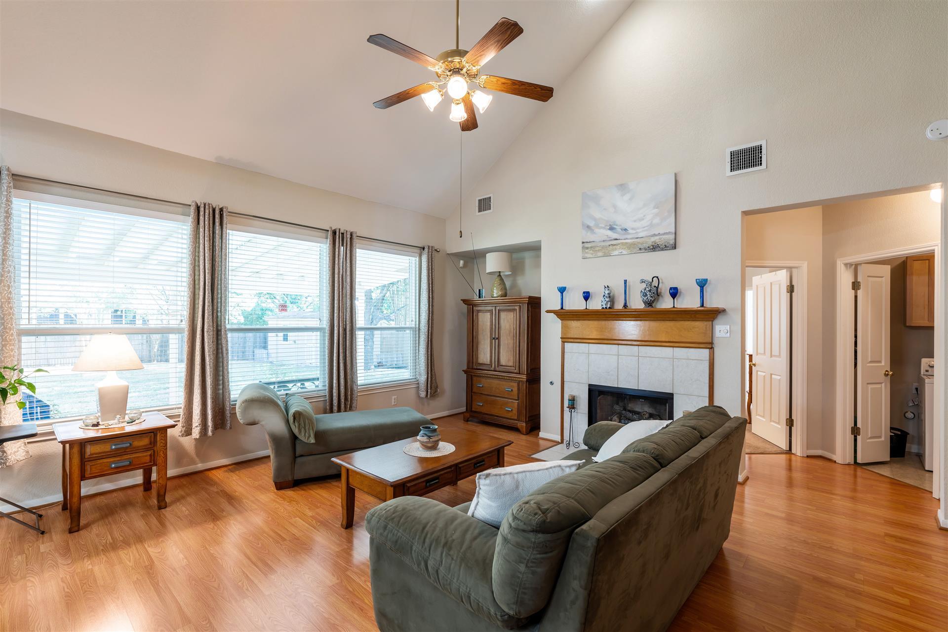 103 E Oxford Dr, Pflugerville, TX 78660