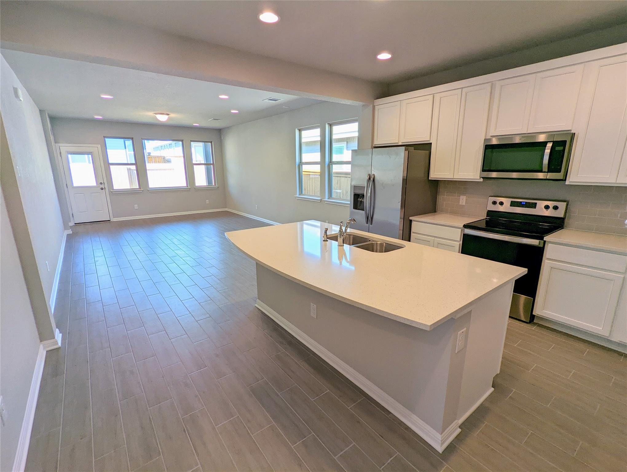 121 Drifter Ln, Jarrell, TX 76537