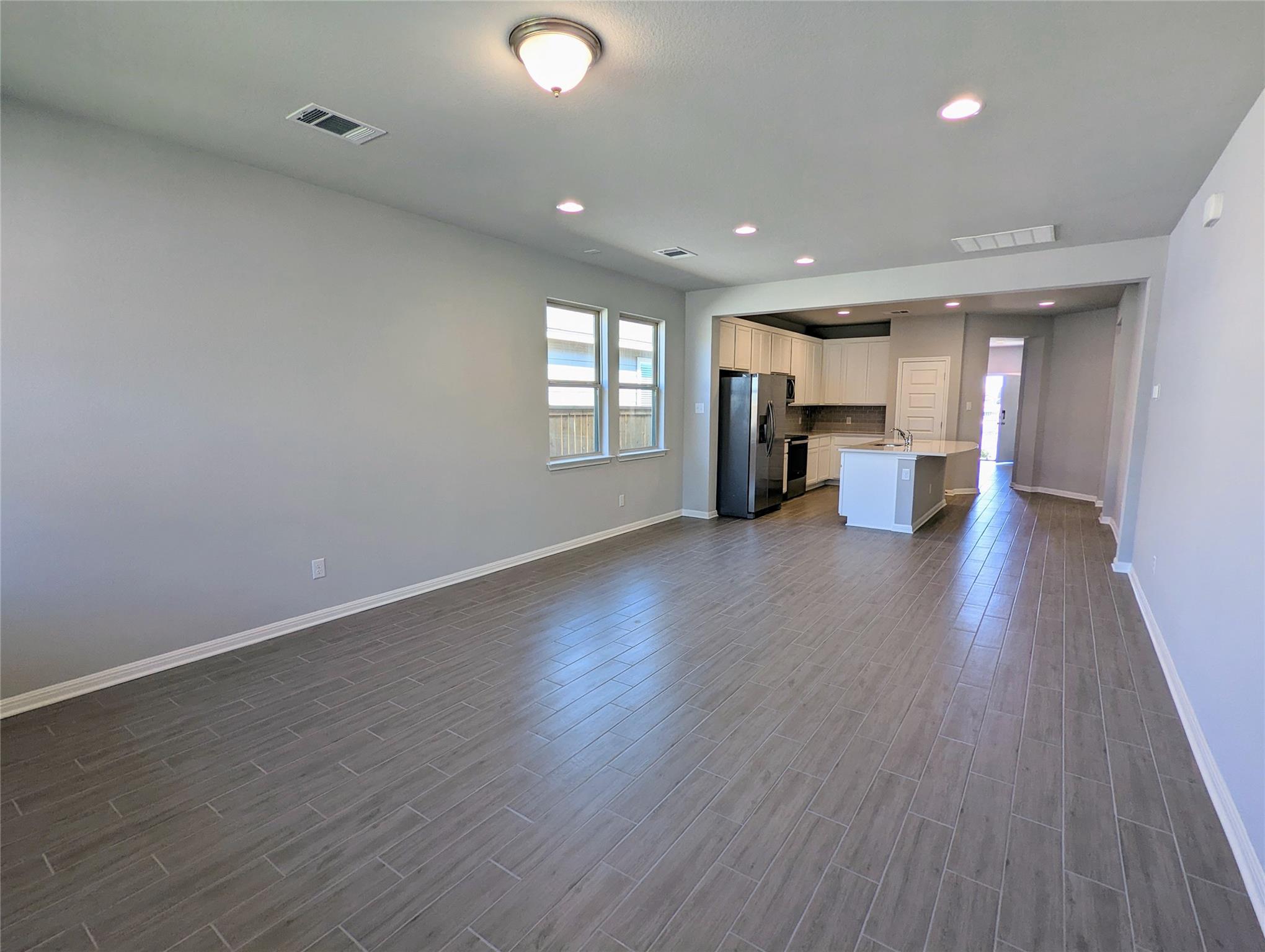 121 Drifter Ln, Jarrell, TX 76537