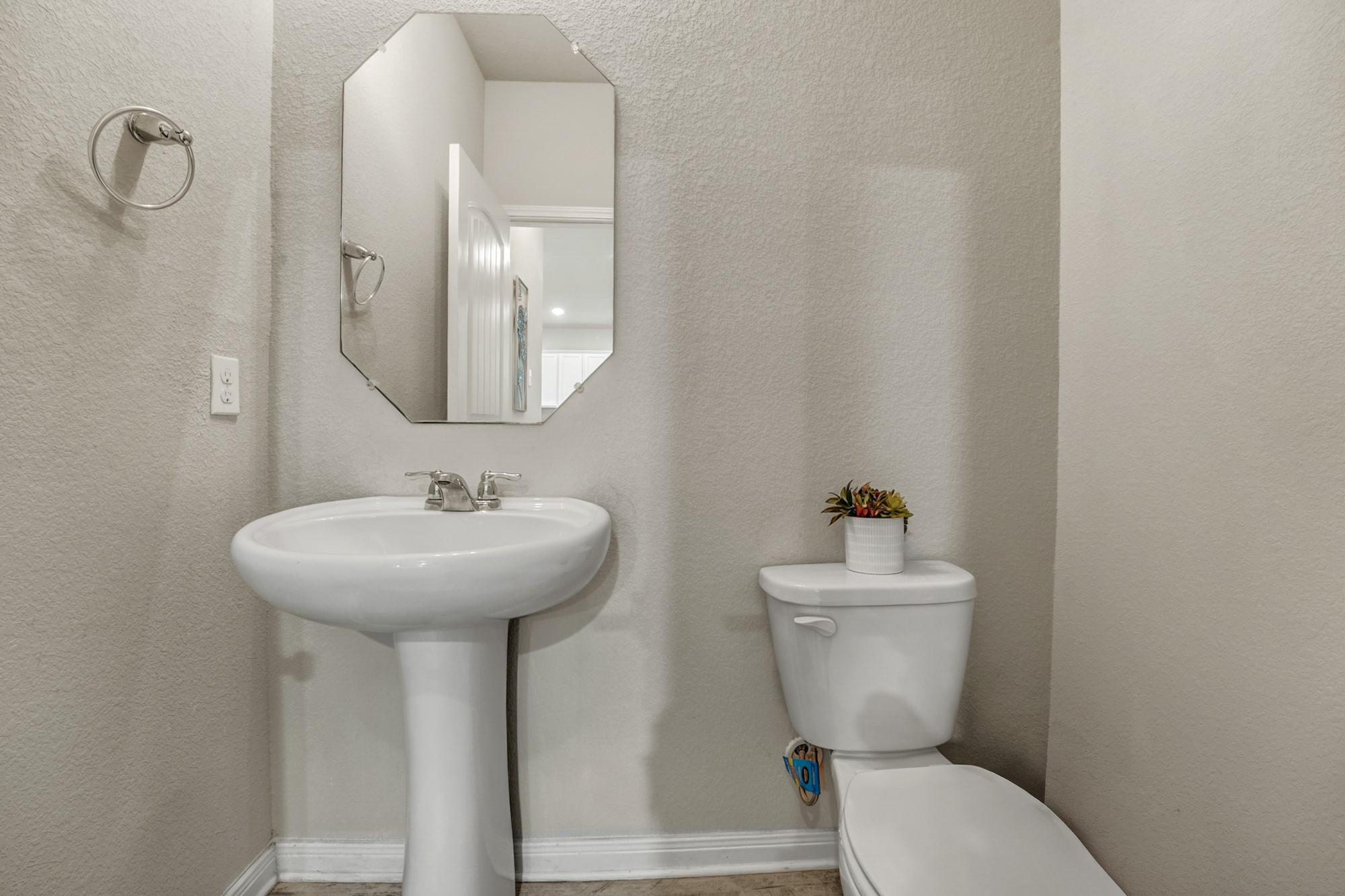 633 Donegal Ln, Georgetown, TX 78626