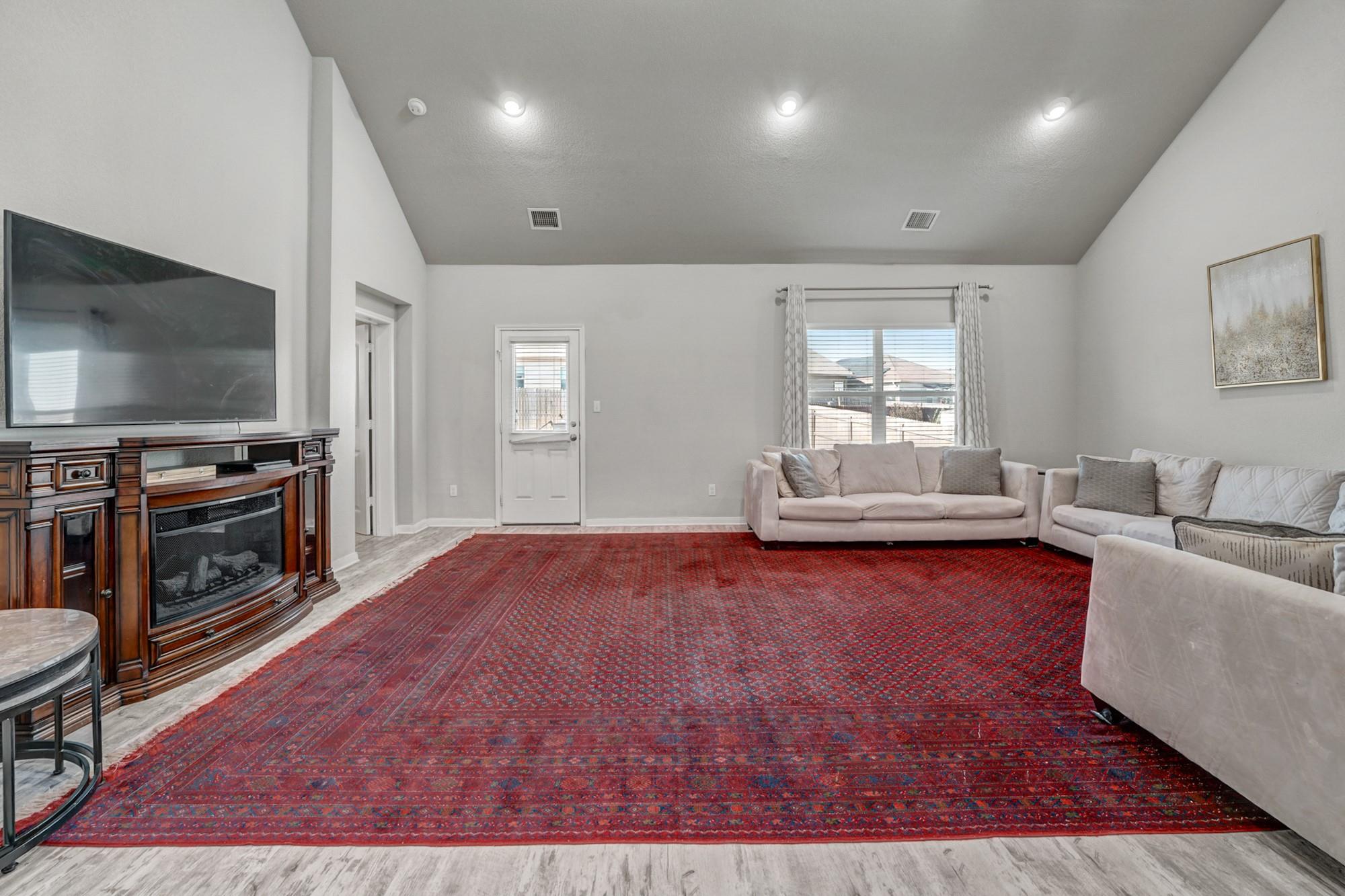 633 Donegal Ln, Georgetown, TX 78626