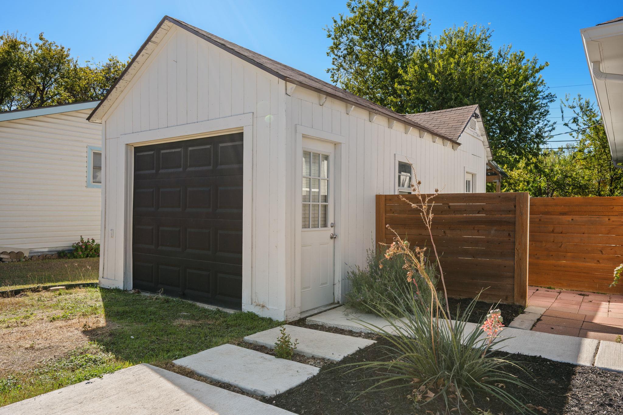 2100 Dixie Ln, Round Rock, TX 78664