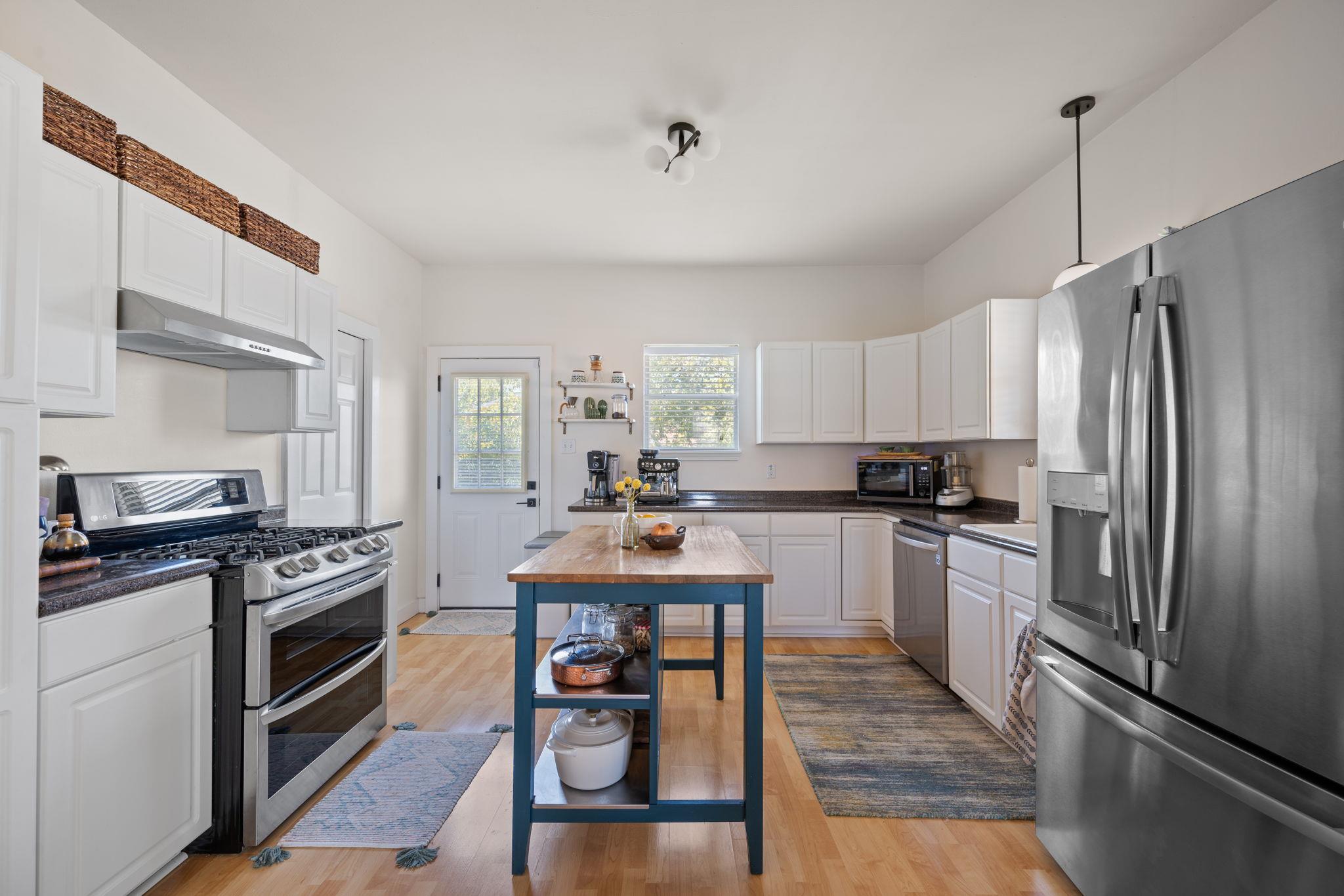 2100 Dixie Ln, Round Rock, TX 78664