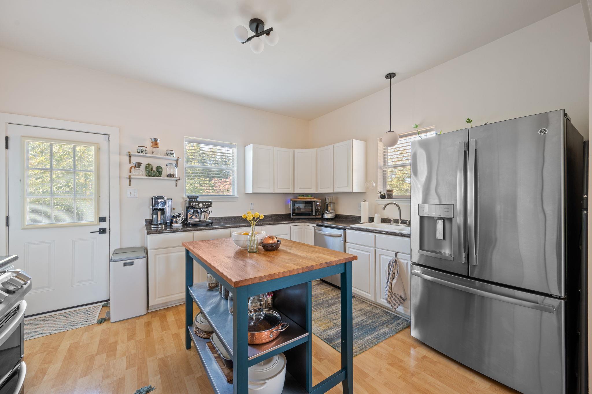 2100 Dixie Ln, Round Rock, TX 78664