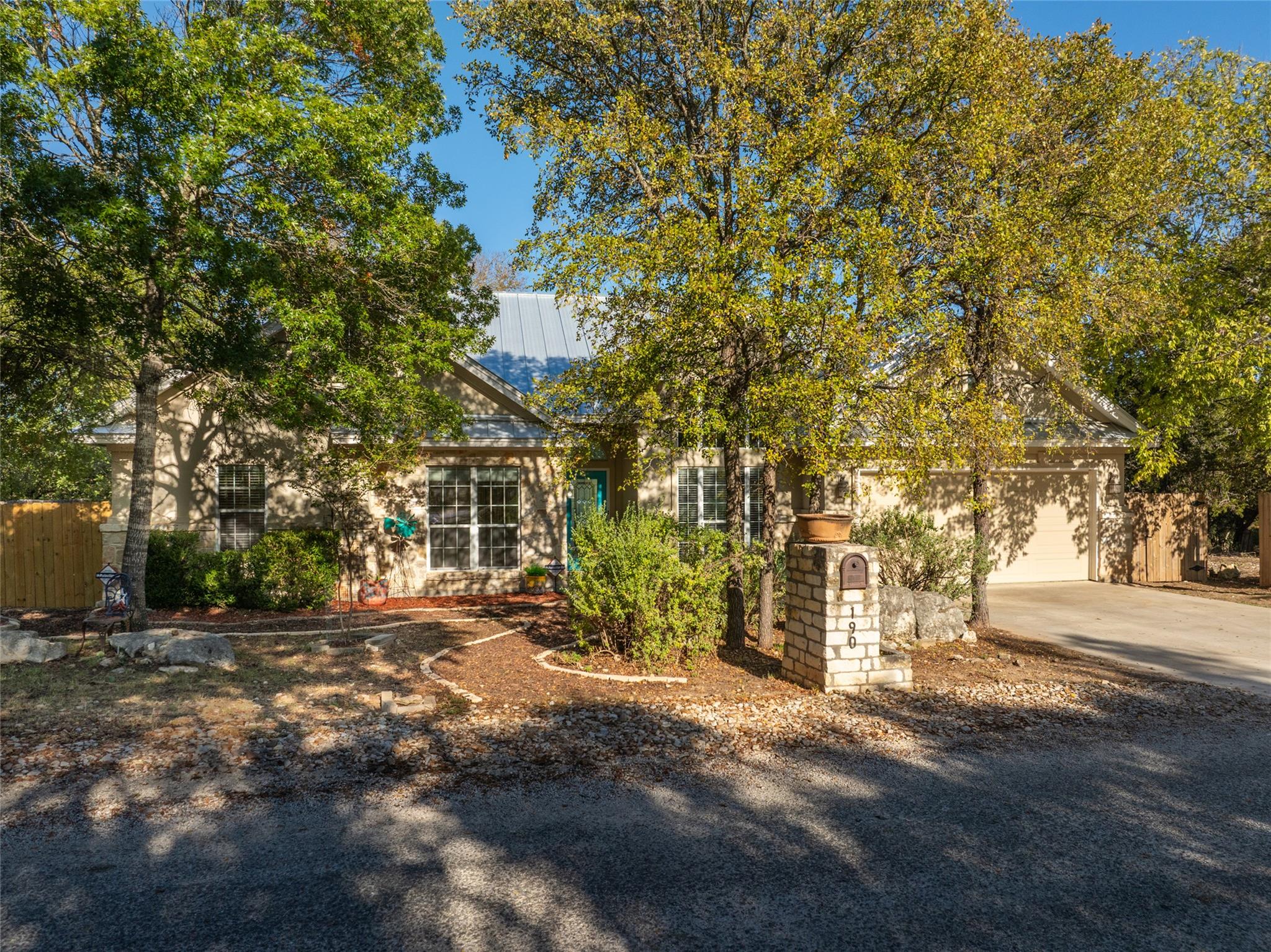 190 Shady Bluff Dr, Wimberley, TX 78676