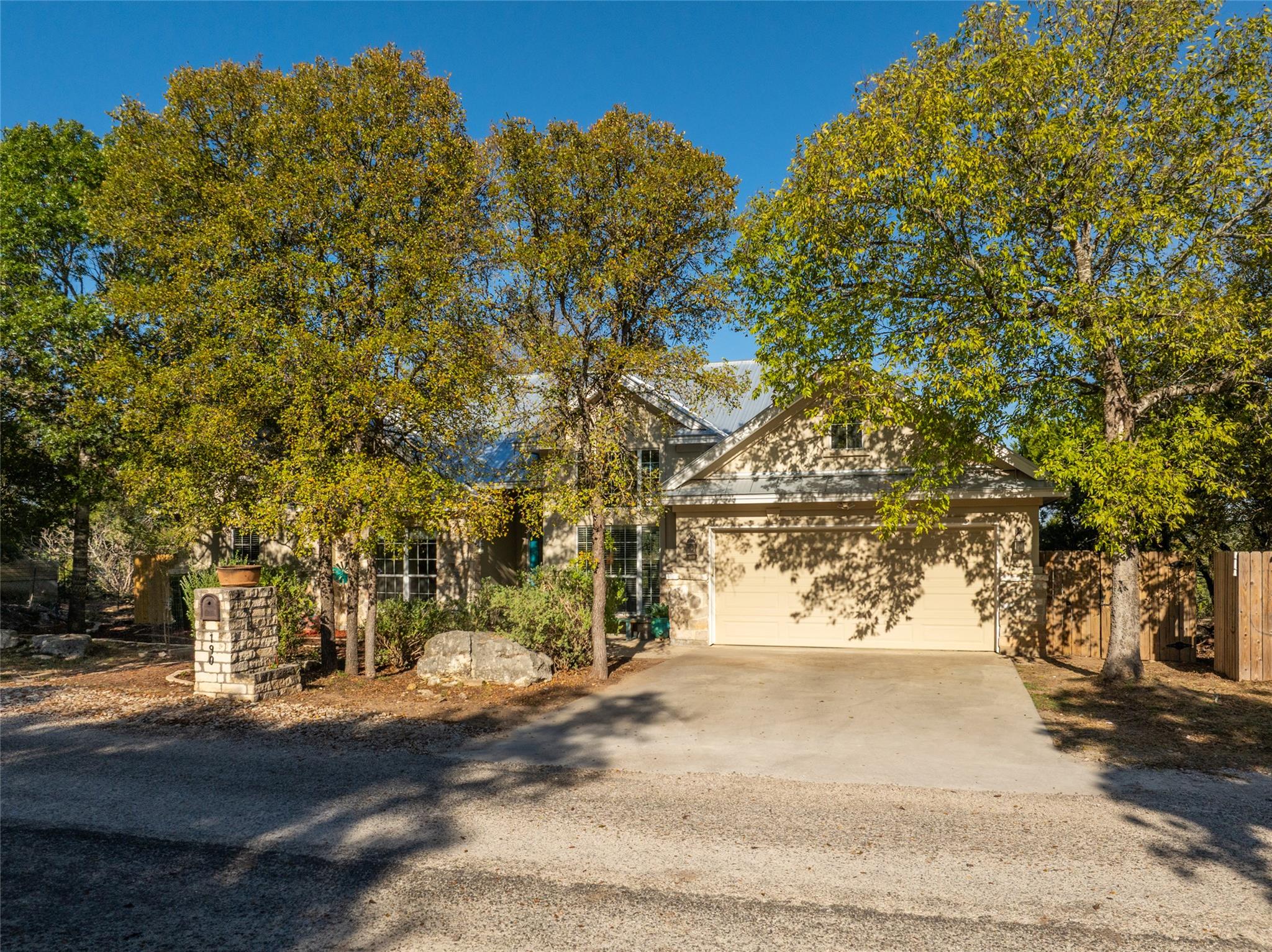190 Shady Bluff Dr, Wimberley, TX 78676