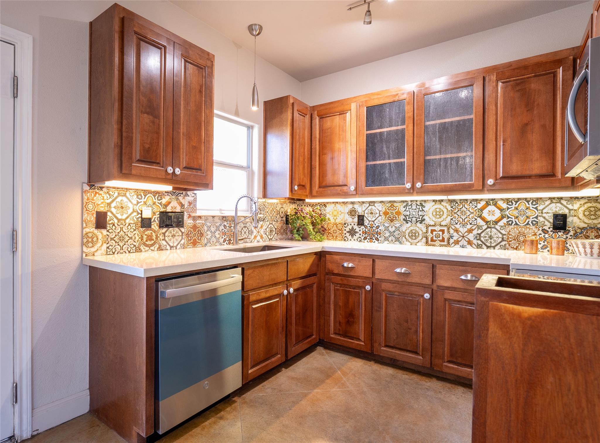 190 Shady Bluff Dr, Wimberley, TX 78676