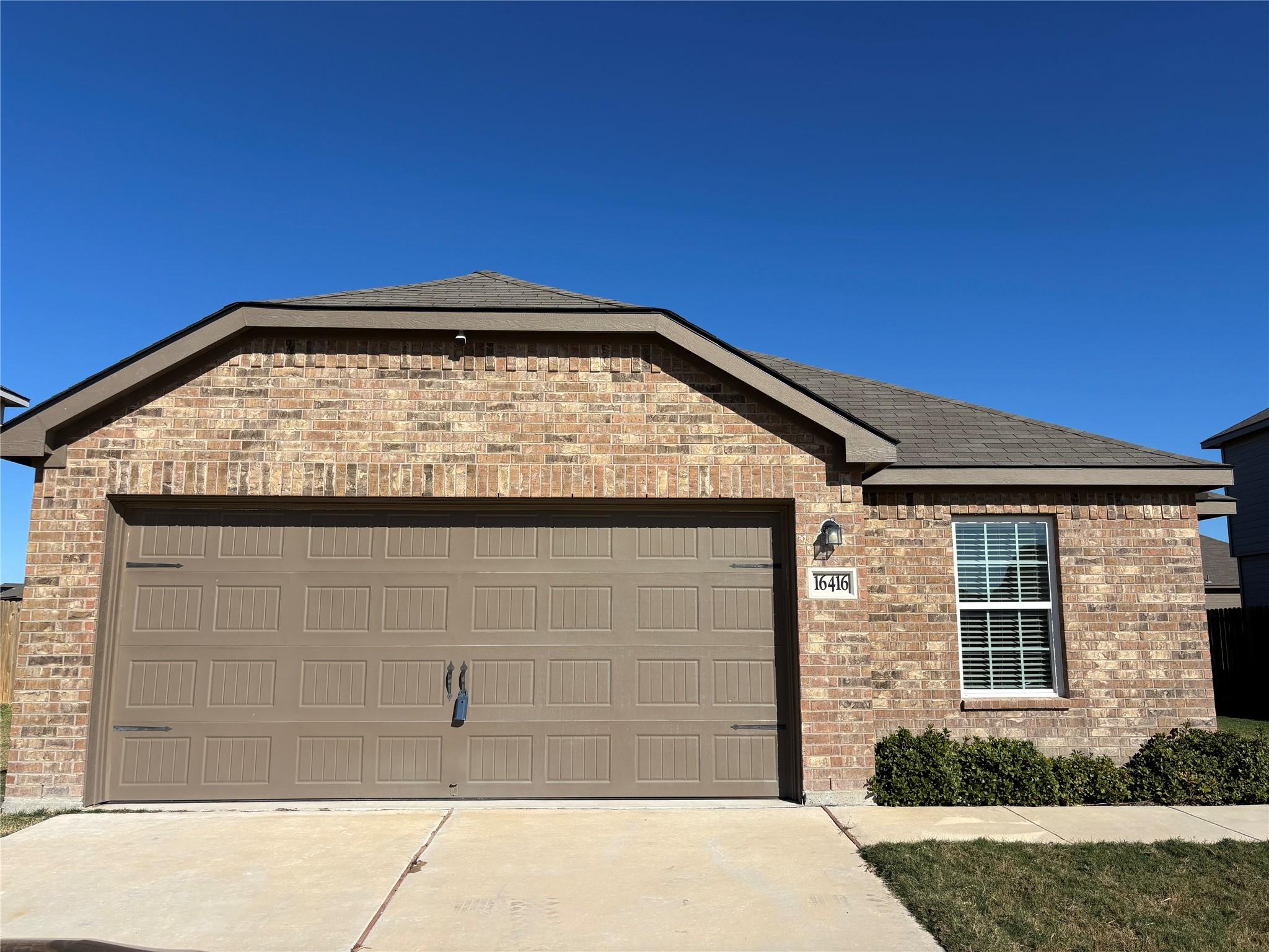 16416 Farmhouse Ln, Elgin, TX 78621