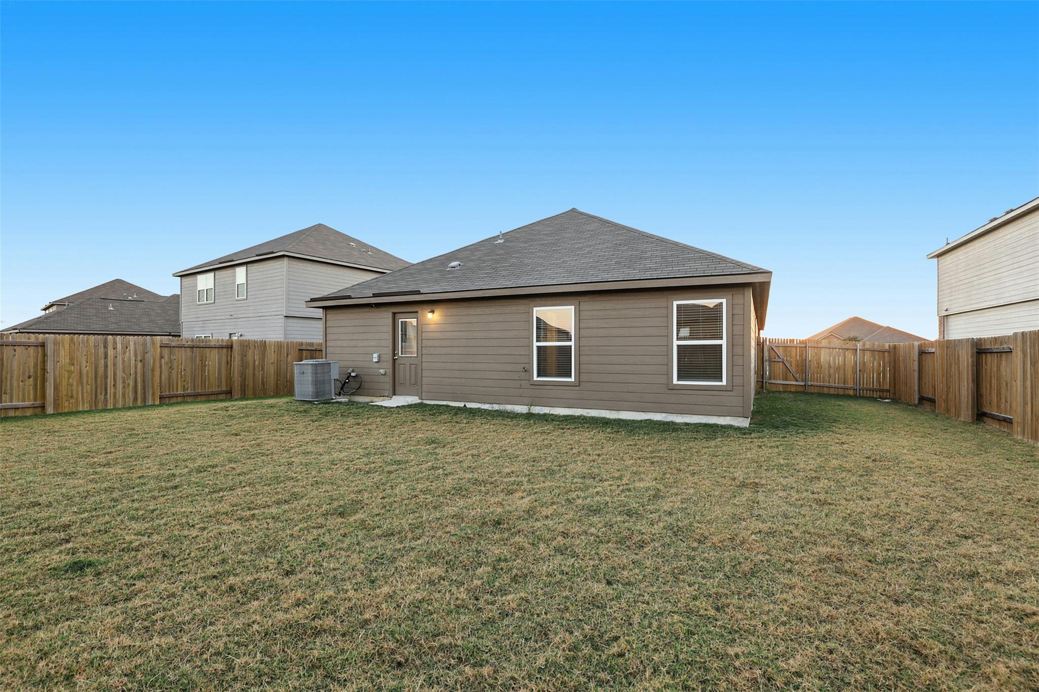 16416 Farmhouse Ln, Elgin, TX 78621