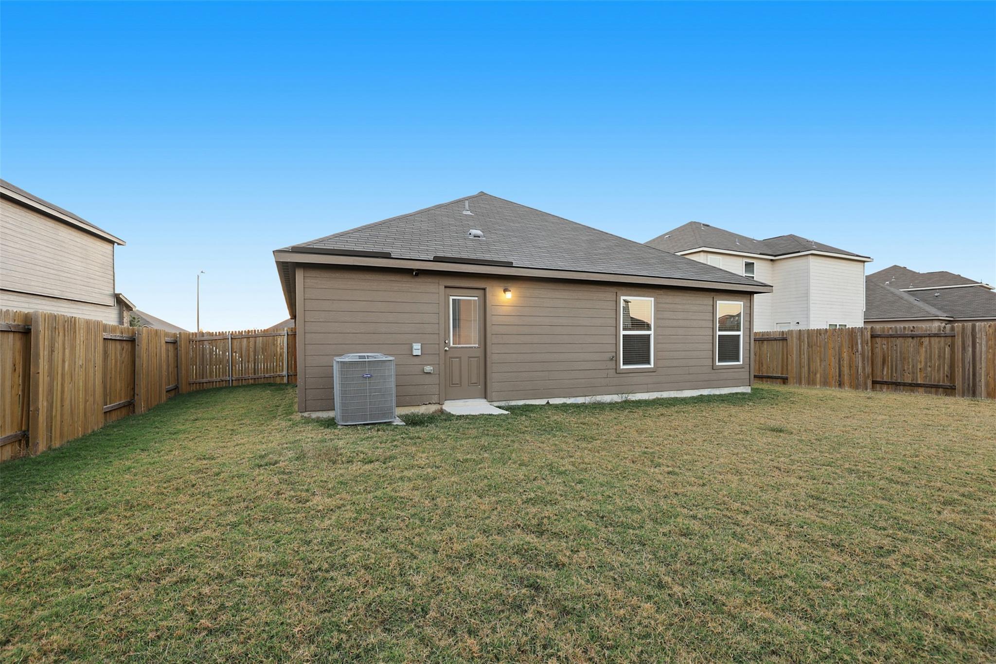 16416 Farmhouse Ln, Elgin, TX 78621