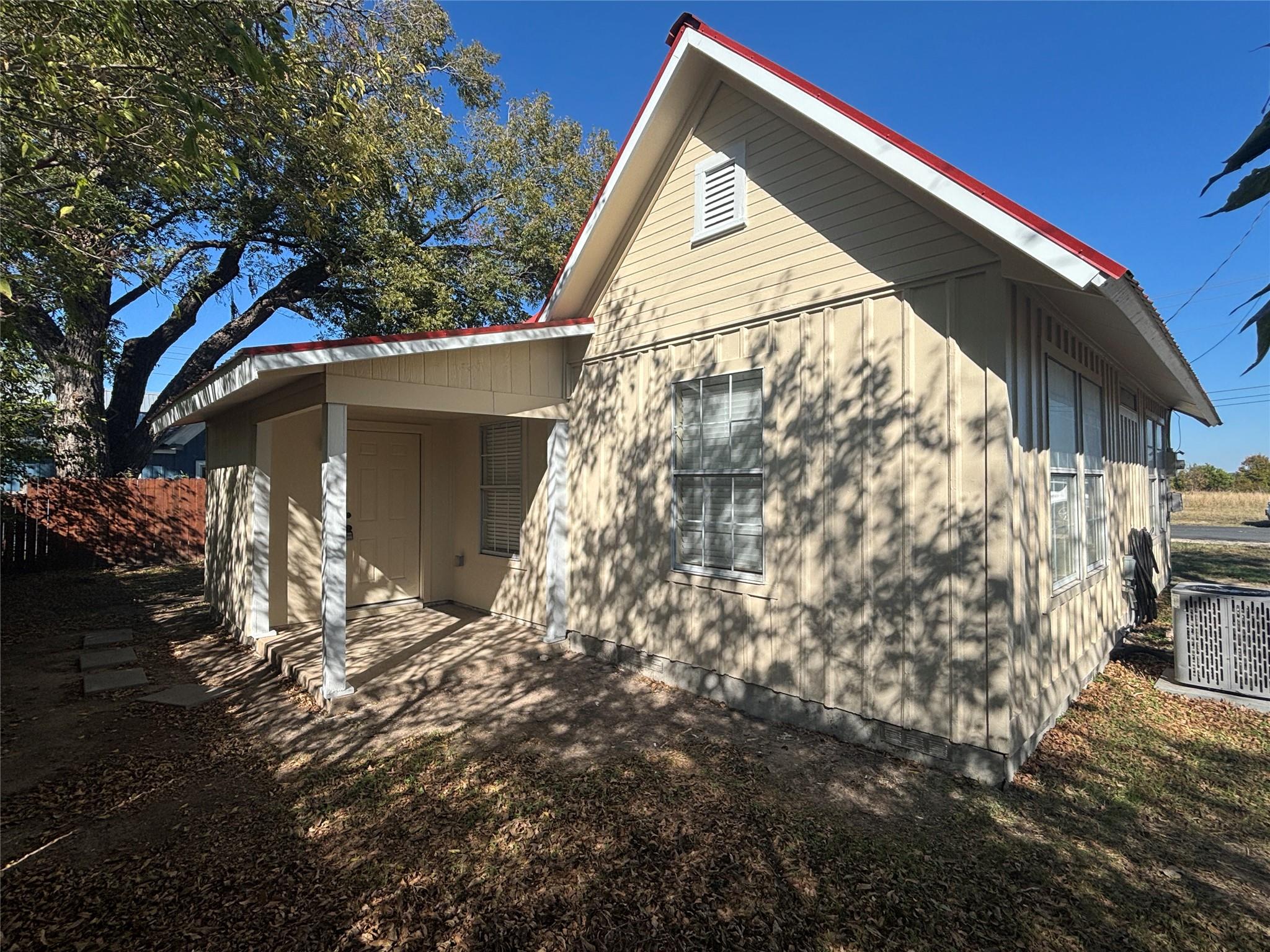 115 N Gabriel St, Leander, TX 78641