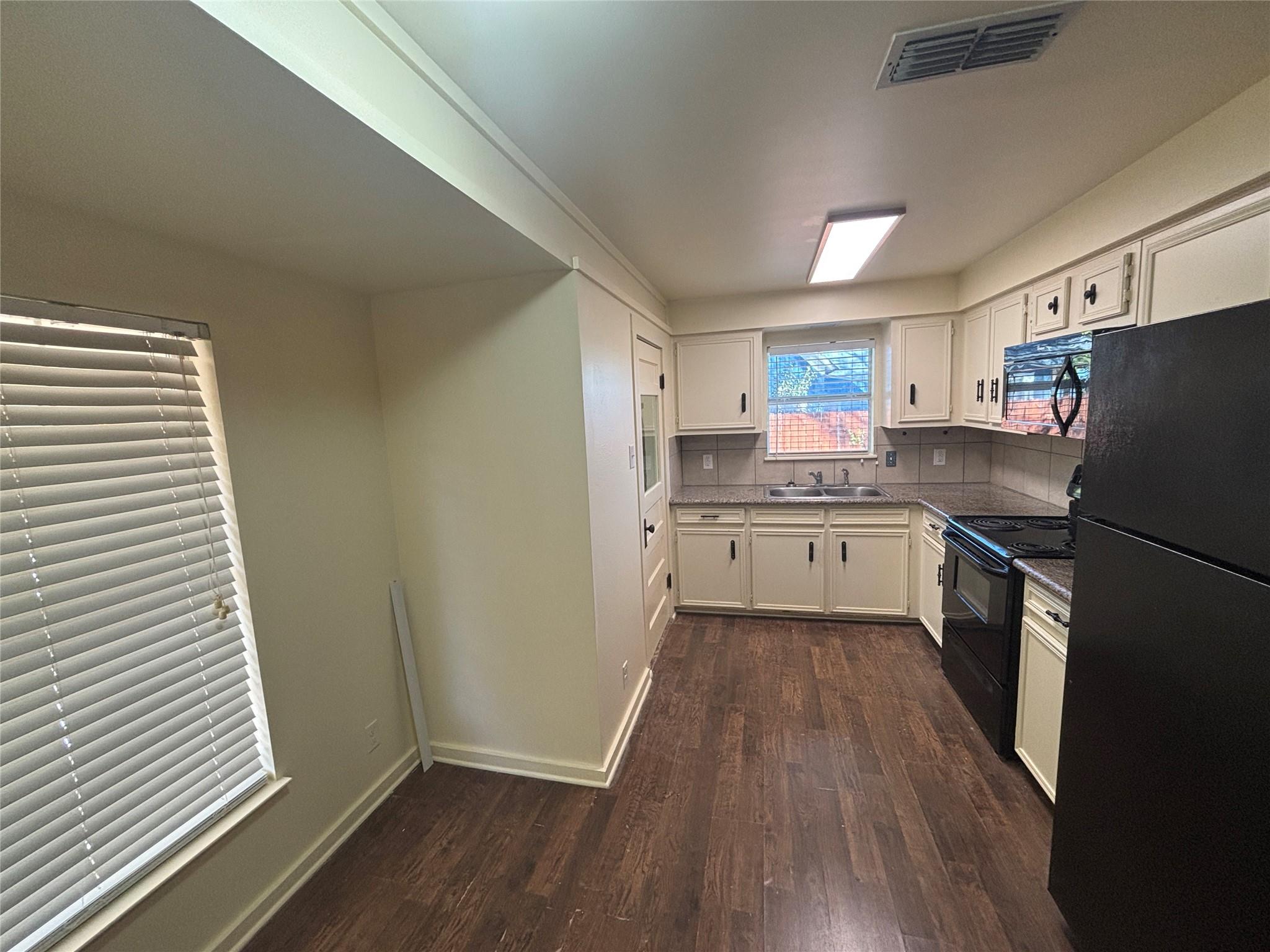 115 N Gabriel St, Leander, TX 78641