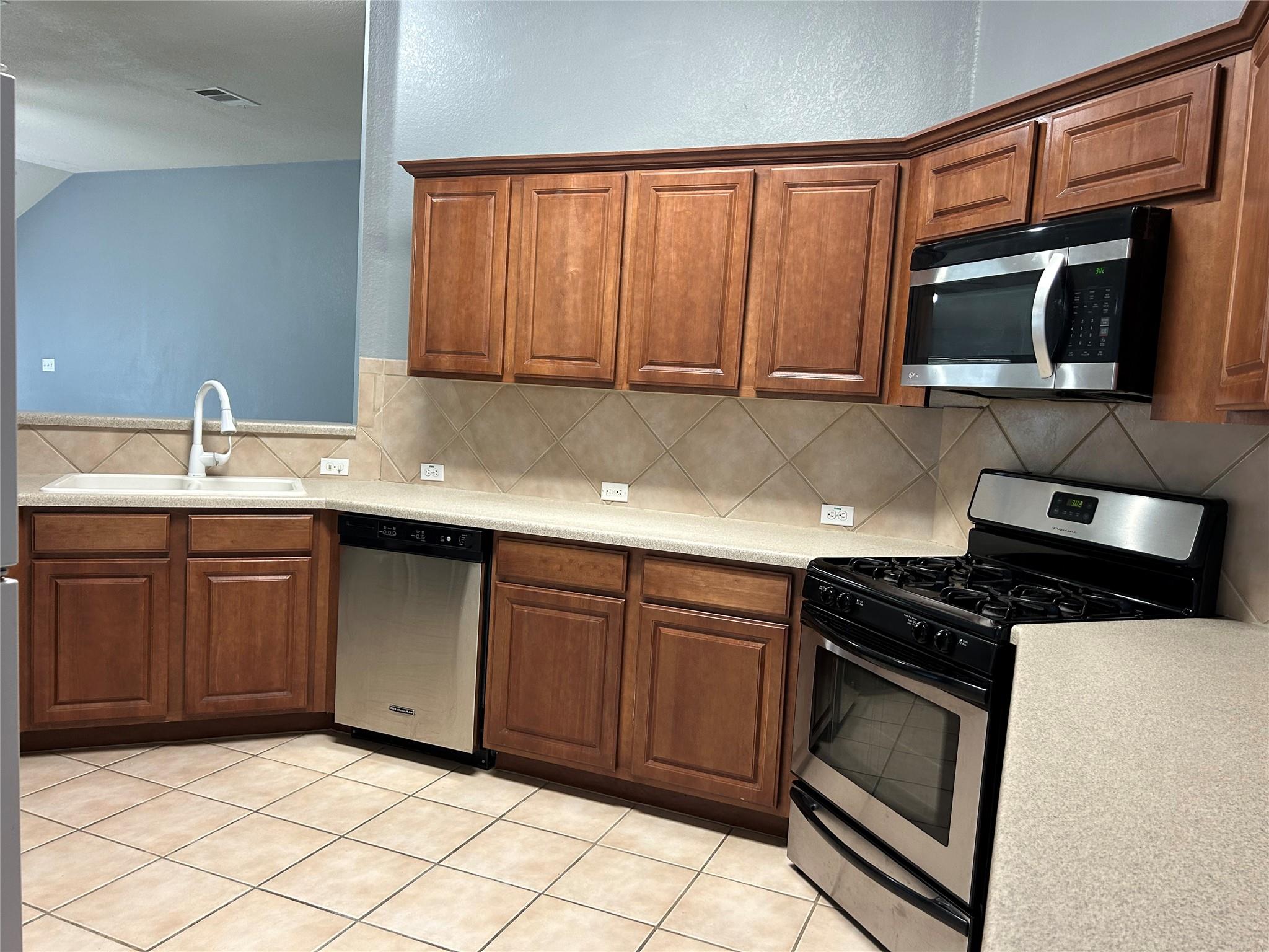 126 Carriage Way, Kyle, TX 78640