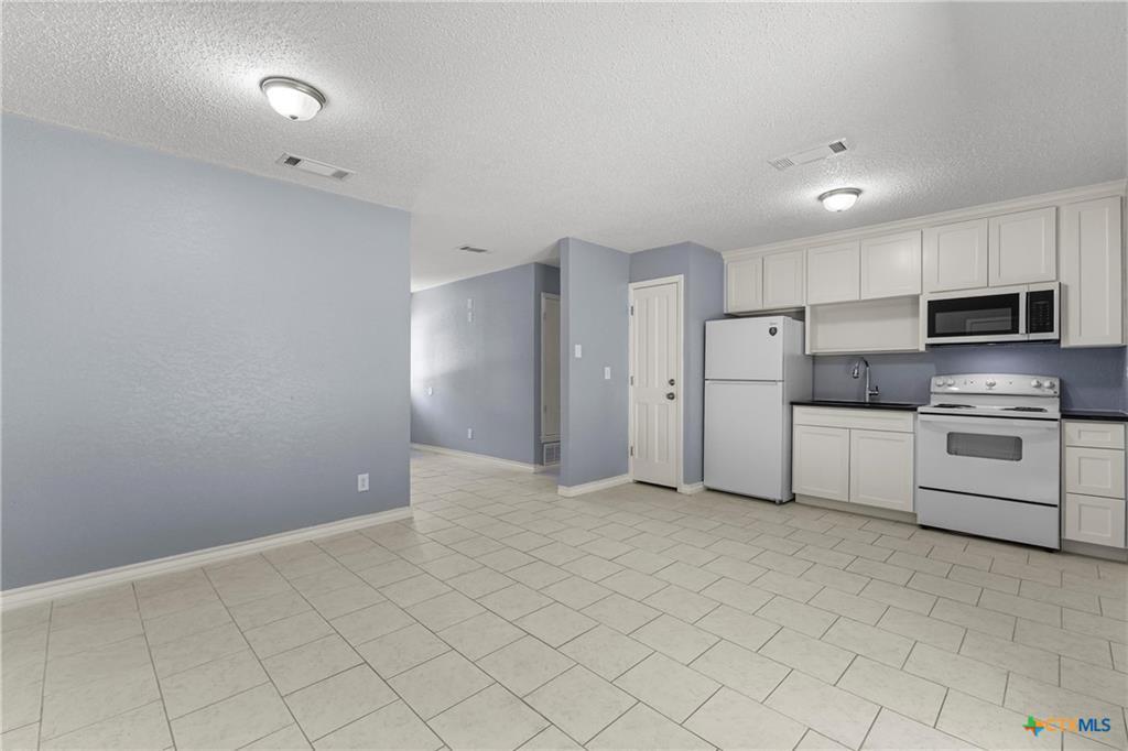 104 E Arlo Rd, Harker Heights, TX 76548