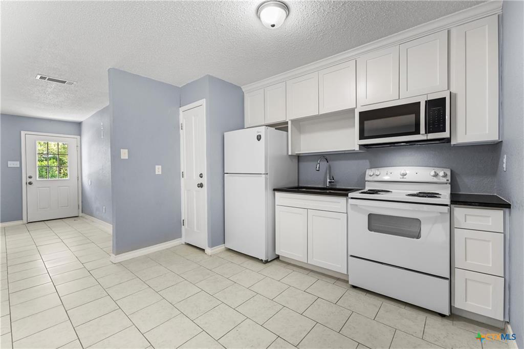 104 E Arlo Rd, Harker Heights, TX 76548