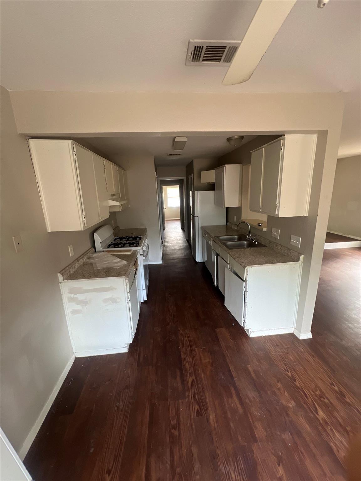 9601 Bear Paw Trl # B, Del Valle, TX 78617