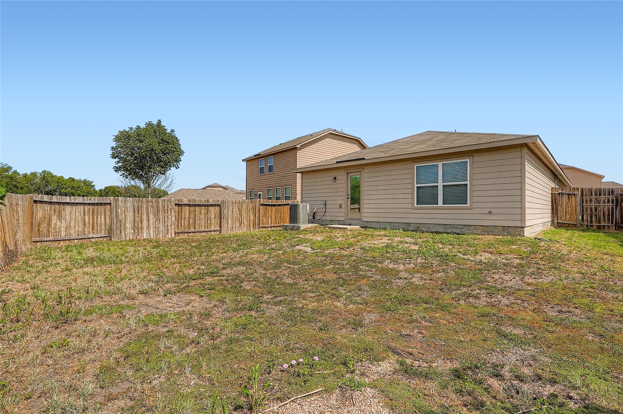 208 Isabel Ln, Kyle, TX 78640