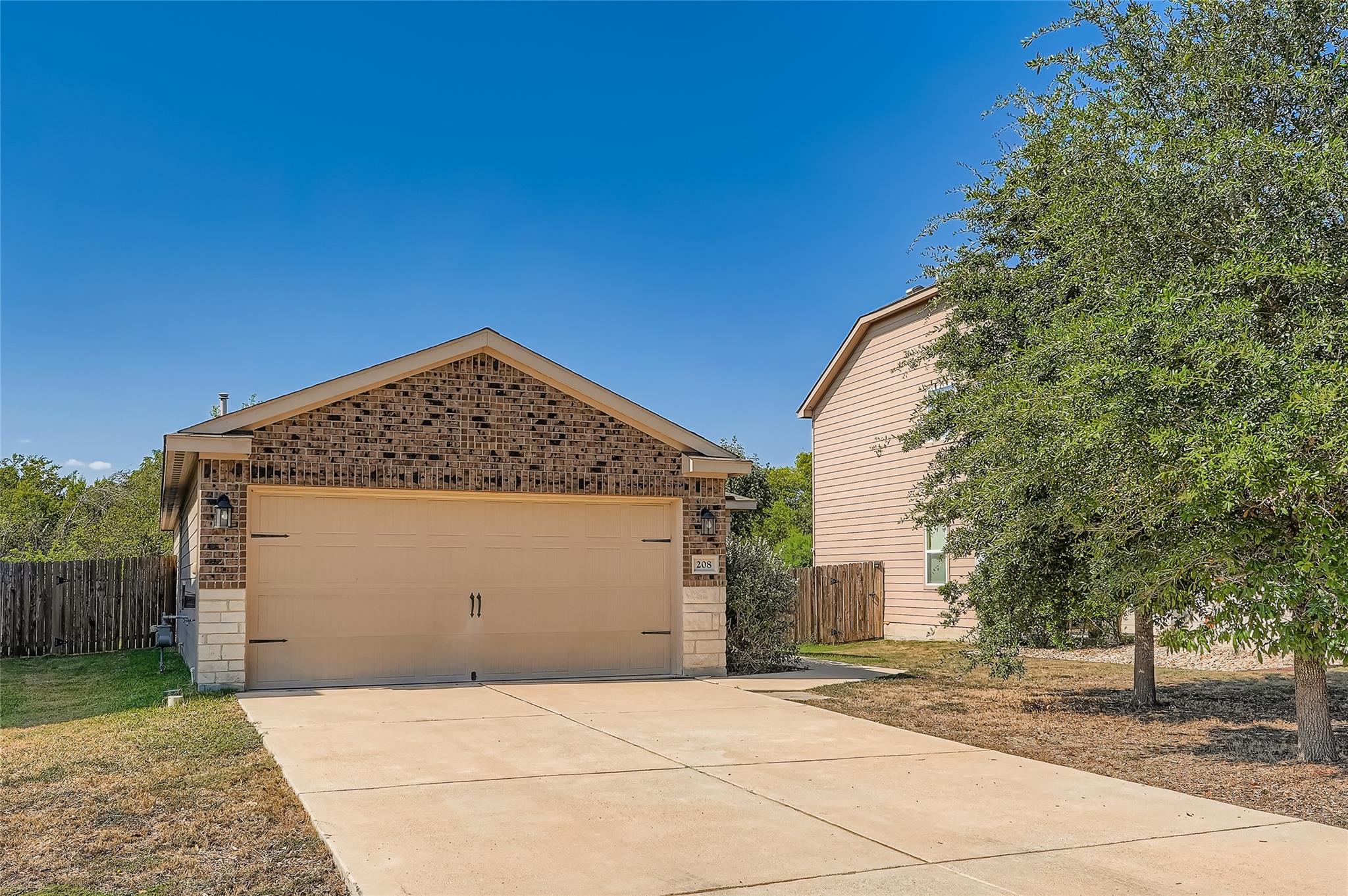208 Isabel Ln, Kyle, TX 78640