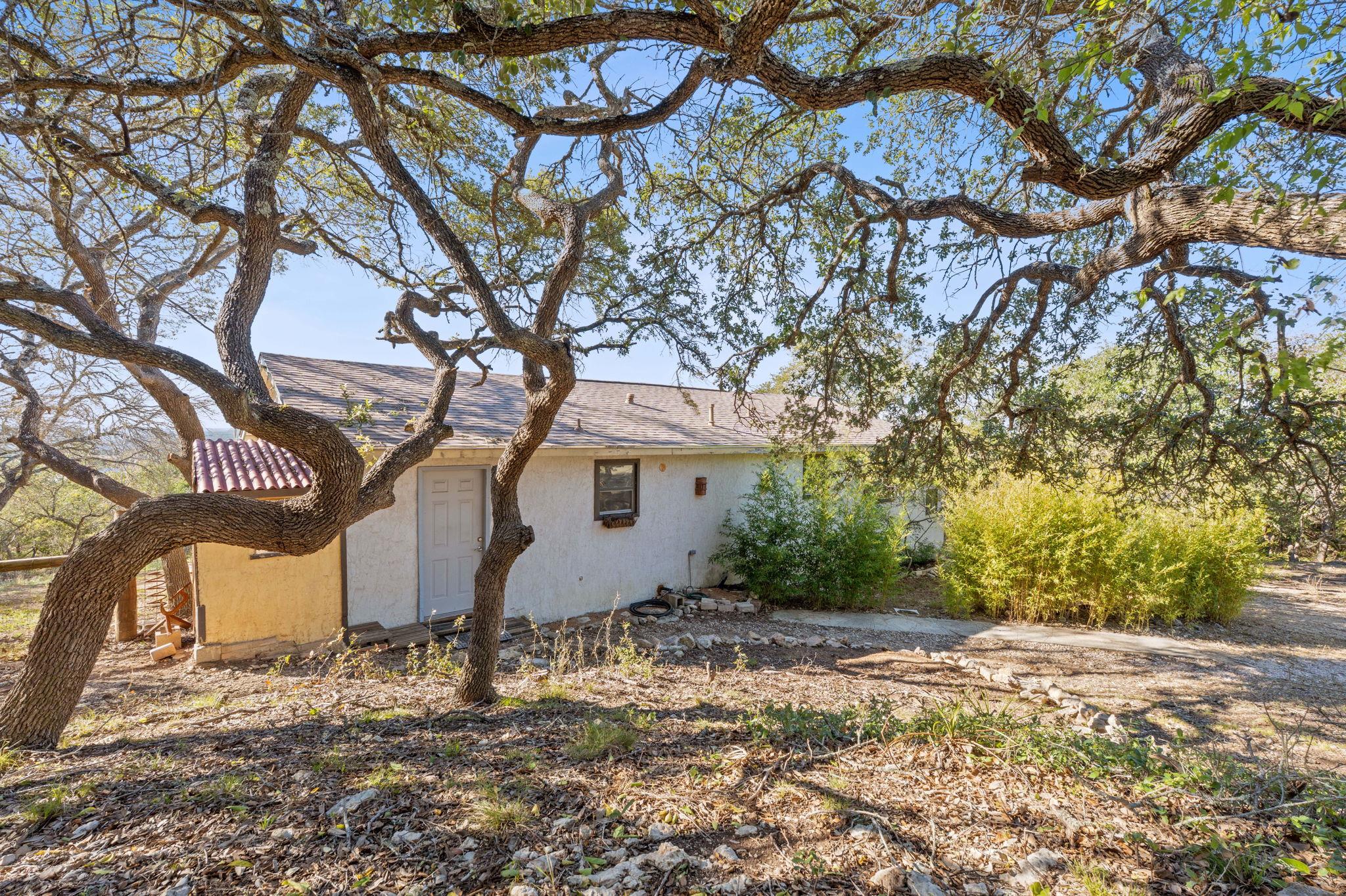 220 Harmon Hills Rd, Dripping Springs, TX 78620