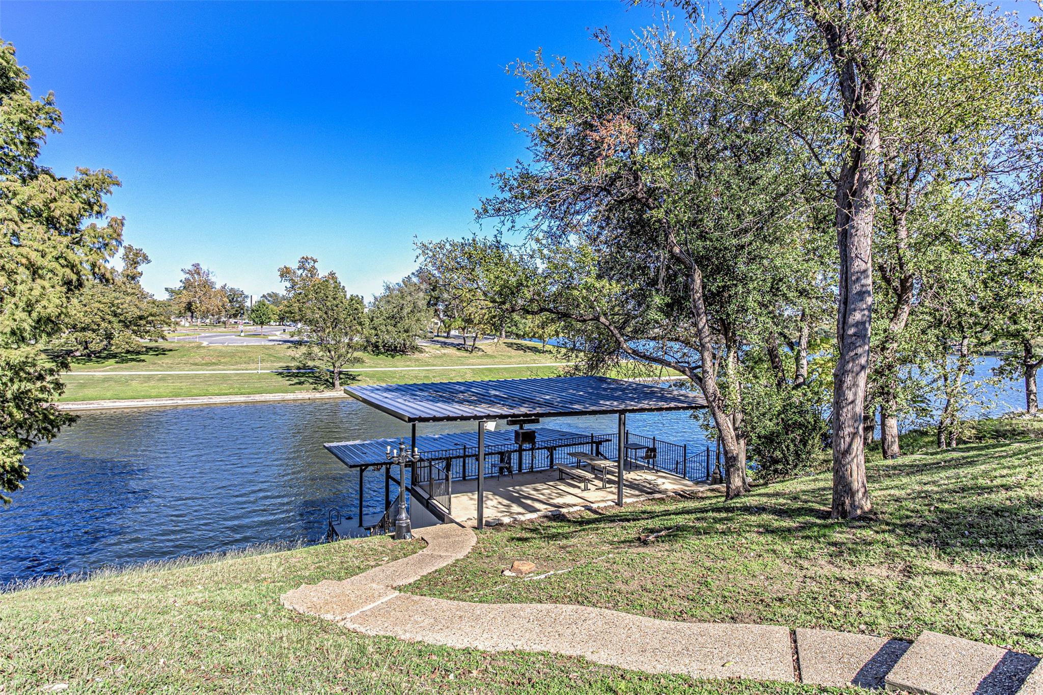 500 Lakeshore Dr, Marble Falls, TX 78654