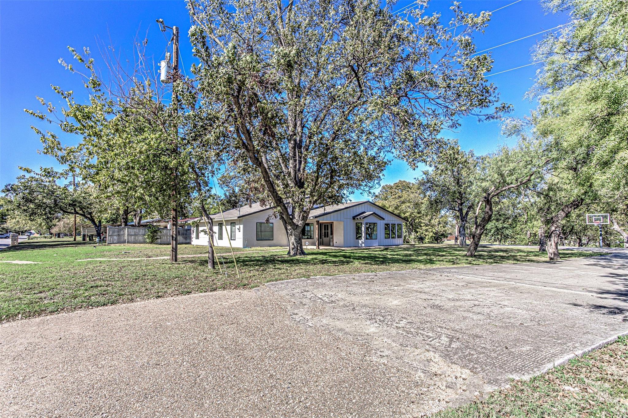 500 Lakeshore Dr, Marble Falls, TX 78654