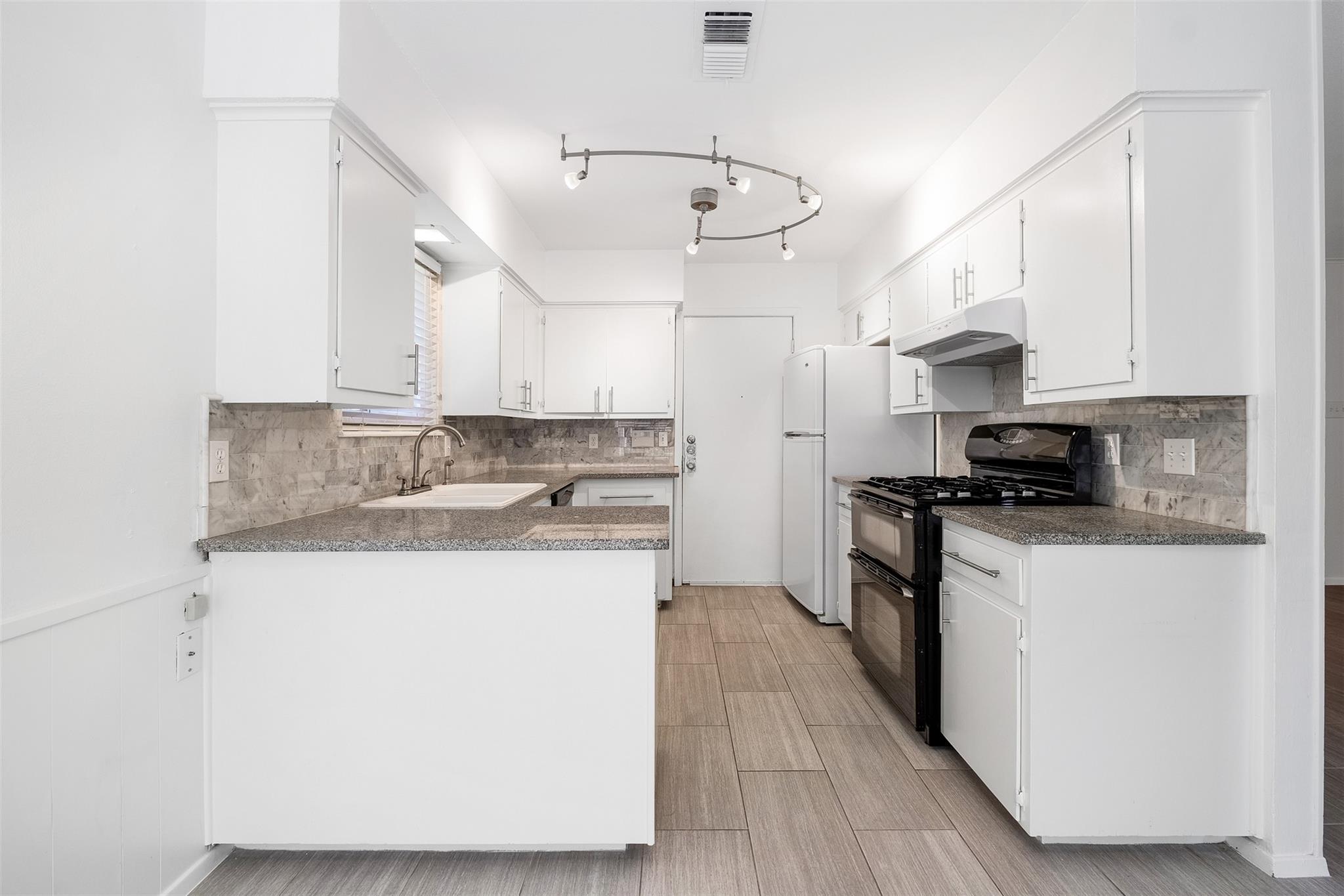 8600 Clarewood Cir, Austin, TX 78758