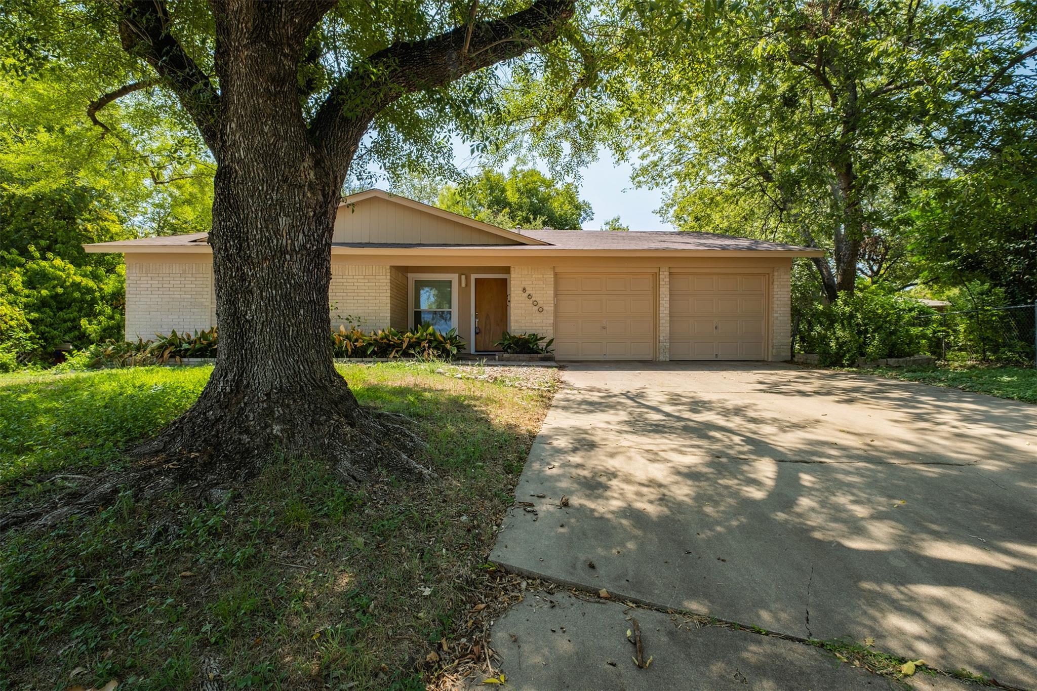 8600 Clarewood Cir, Austin, TX 78758