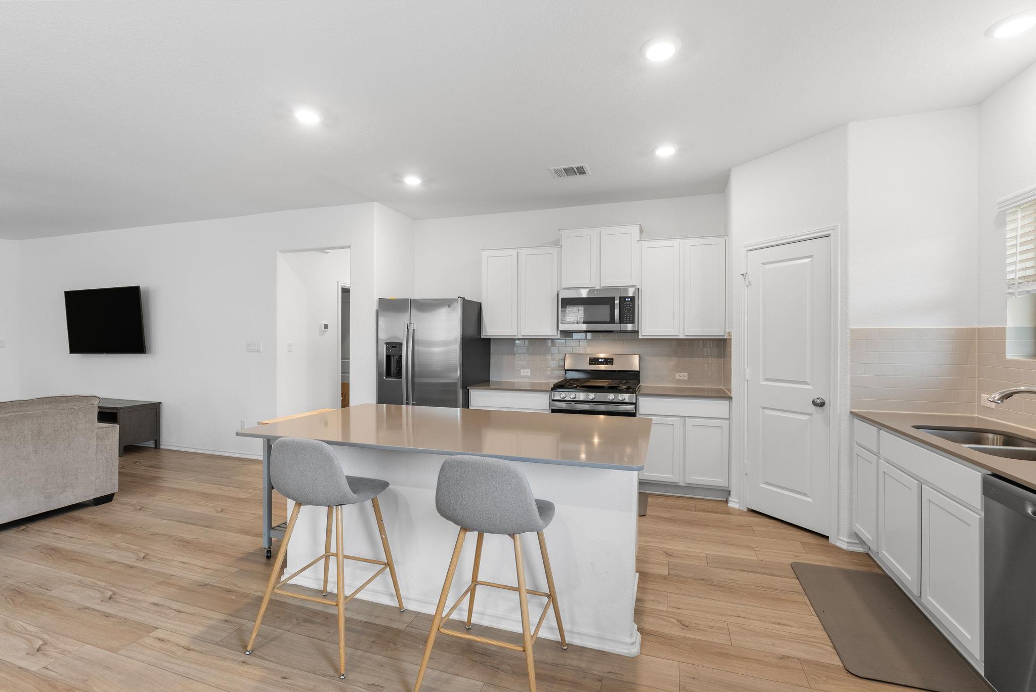 1240 Sweetspire St, Leander, TX 78641