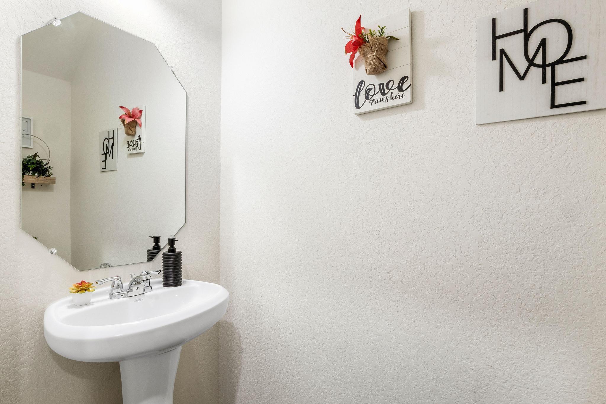 101 Magnum Force Dr, Jarrell, TX 76537